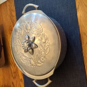 Vintage Everlast Aluminum Floral Embossed Serving Dish holds casserole dish